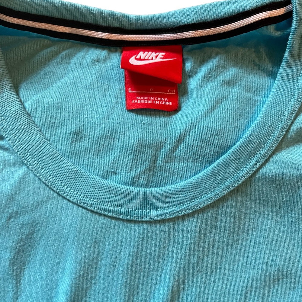 Nike Muscle Tank - Picture 2 of 3